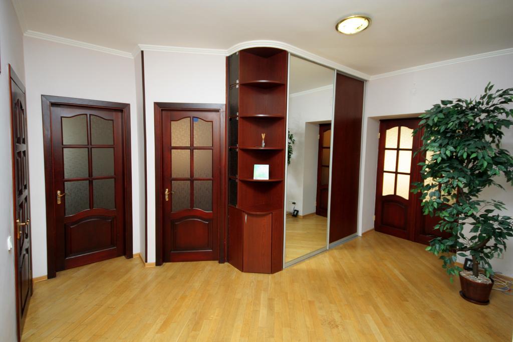 קייב Inn Home Apartments - Livoberezhna מראה חיצוני תמונה